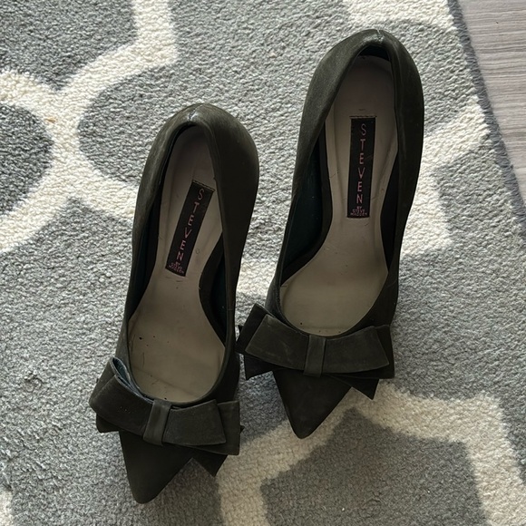 EUC -Steve Madden Hunter Green suede Classic Pumps in size 6 - Picture 2 of 4
